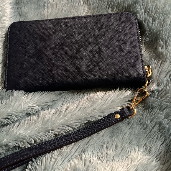 Micheal Kors Like New, Navy wallet/wristlet - Picture 2 of 9